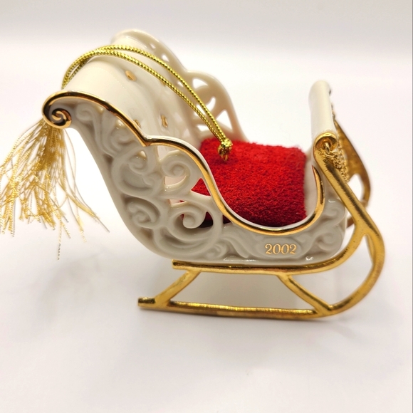 Lenox 2002 Annual Sleigh Ornament - Picture 2 of 5